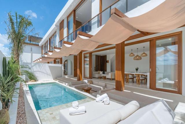 Luxury 2BR Villa Rosy Pool & Sunken Lounge Canggu