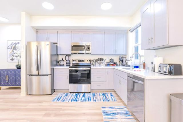 J - Lovely 3BR Family Home by Universal with Private Parking, Patio, Grill & Games - FIFA World Cup SoFi