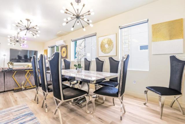 J - Lovely 3BR Family Home by Universal with Private Parking, Patio, Grill & Games - FIFA World Cup SoFi