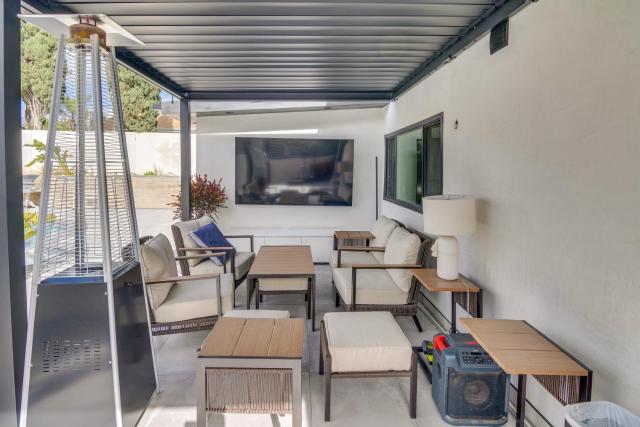 Pool & Patio Access: Relaxing Apt in Granada Hills