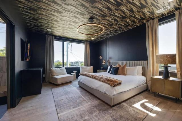 LUXE-Elevate-Modern Luxury-Stunning City Views