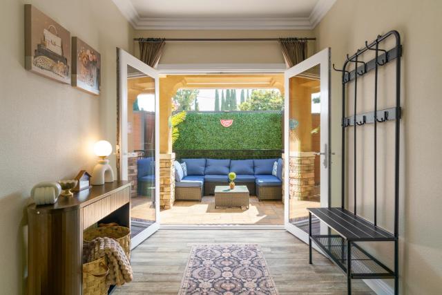 Hidden Garden Oasis Private Yard Stylish Retreat