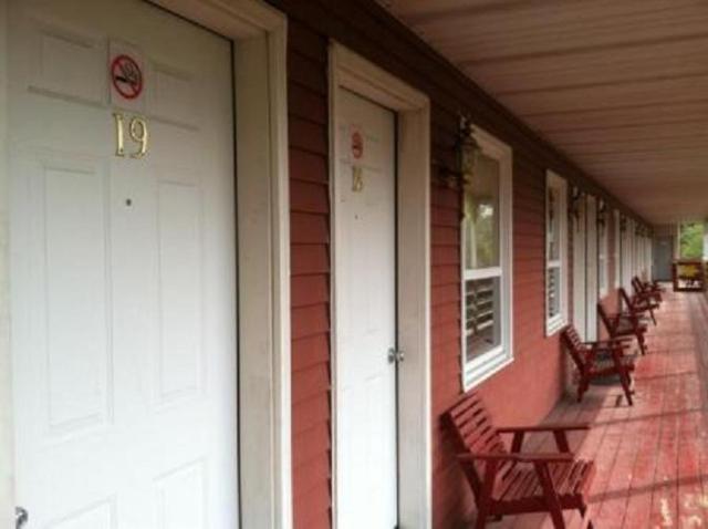 Waterford Inn