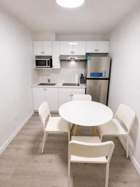 Cozy Vancouver 2BR Suite Near Joyce Station