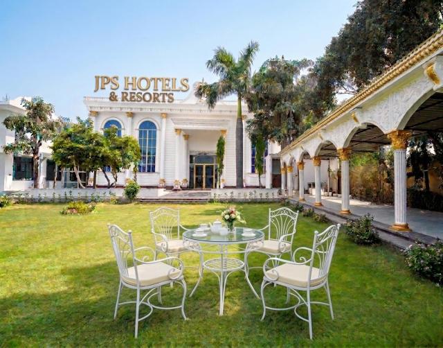 JPS Resort with Swimming Pool Near IMT Manesar