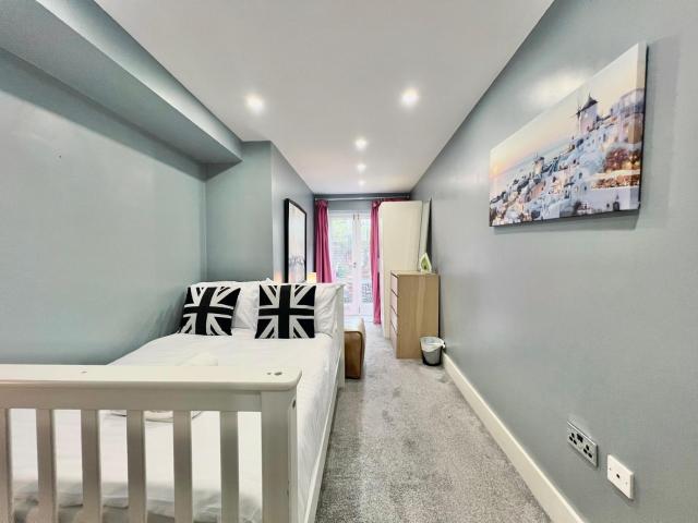 Garden Ground Floor 2 Bedrooms Flat