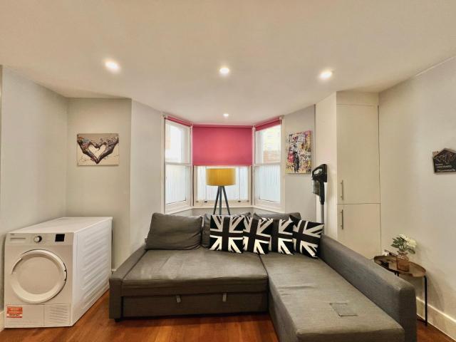 Garden Ground Floor 2 Bedrooms Flat