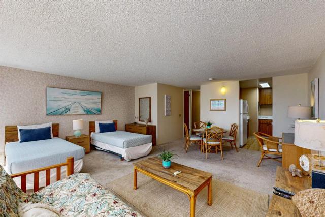 Tradewinds Plaza 906