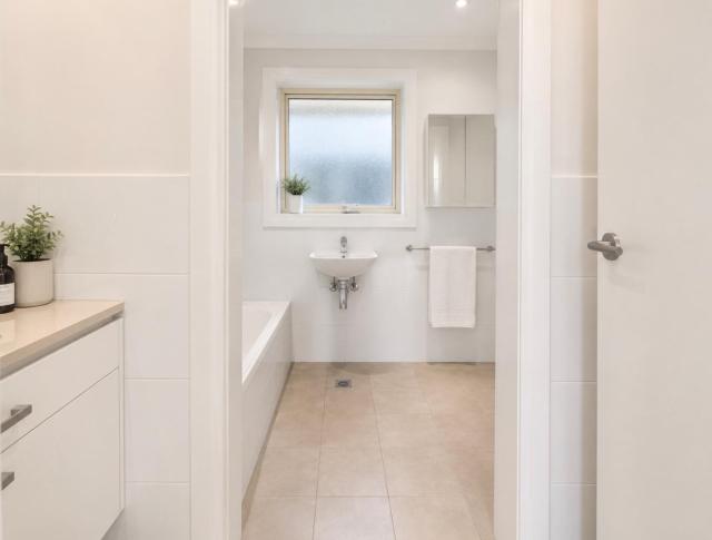 Close by to Prince Of Wales Hospital Randwick UNSW Coogee Beach free parking space can sleep 6 Guests