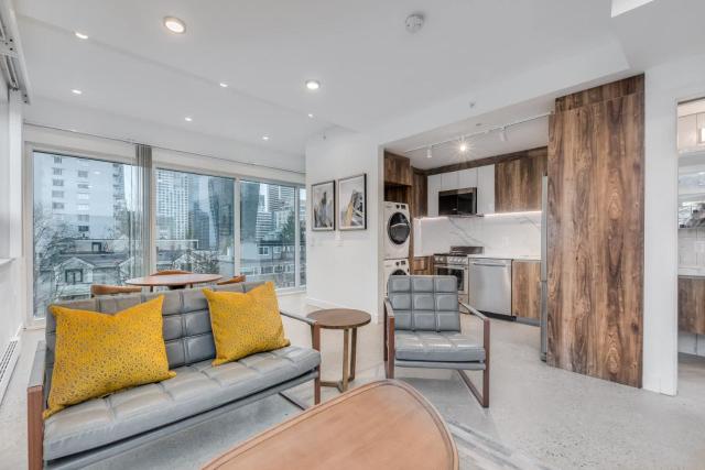Modern 1BR2BA in Walkable Location