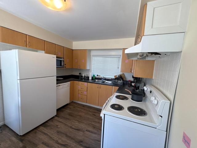 VANCOUVER COZY ROOM- 15 Min from Downtown & YVR, Free Parking