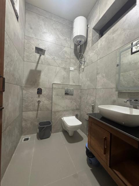 Skyview Stays I Party Lawns I Adjacent The Good Club I 1km Sukhna lake,Rock Garden & High Court I