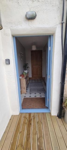 Relaxed rural apartment 15 min from coastal walks