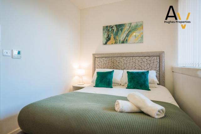 Central Milton Keynes 2-Bed Apartment - Parking By AV Hughes Properties