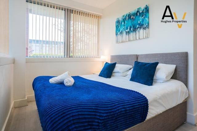 Central Milton Keynes 2-Bed Apartment - Parking By AV Hughes Properties
