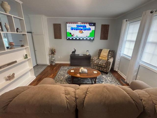 2 Homes, Hot Tub,2 Kitchen, Nintendo, Big Parking