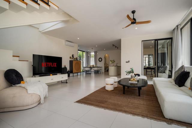 Luxury 4bd Pererenan Villa by Beach with Unique Pool
