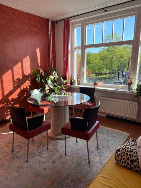 Sunny two-bedroom at the heart of Amsterdam East