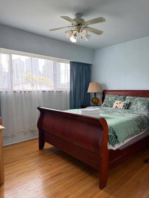 Cozy 3BR Suite Near Airport & Canada Line