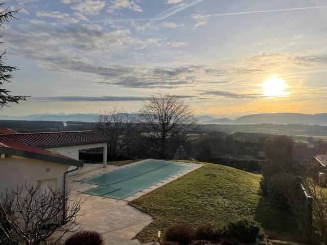 Maisonette with a view near CERN, Palexpo and Airport