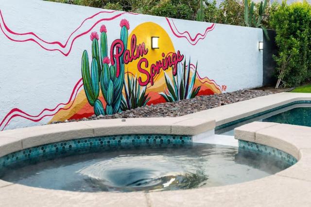 Sunny Days Ahead - Your Private Palm Springs Getaw