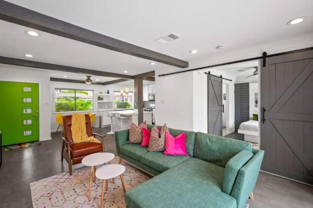 Sunny Days Ahead - Your Private Palm Springs Getaw