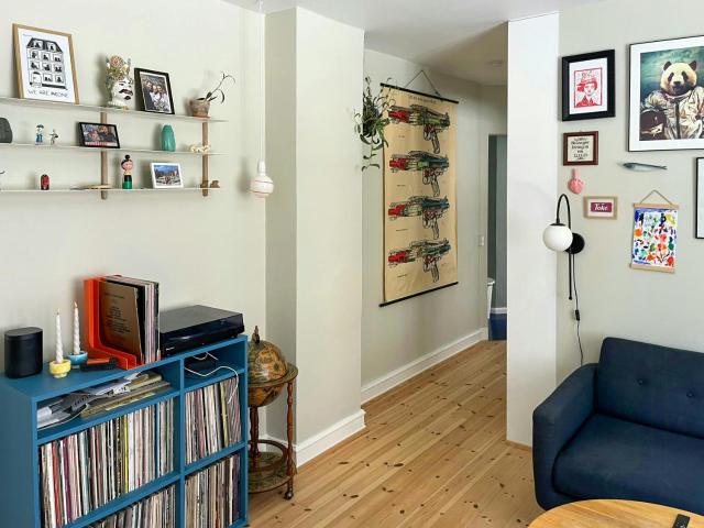 Flat With Courtyard In Former Shop