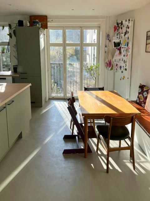 Flat With Courtyard In Former Shop