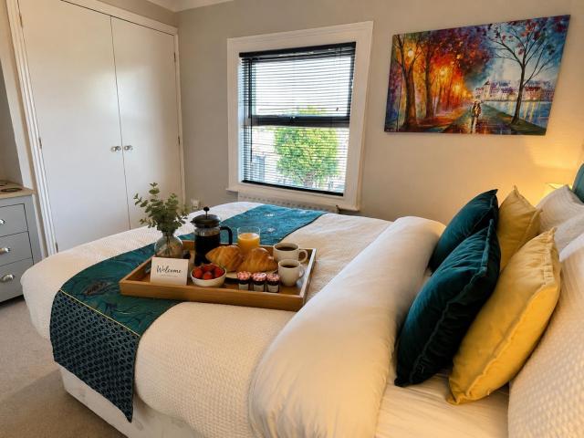2 Bed Apartment Sleeps 6 Free Van Parking Walk To Weatherspoons