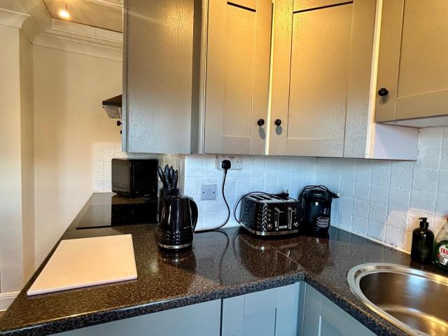 2 Bed Apartment Sleeps 6 Free Van Parking Walk To Weatherspoons