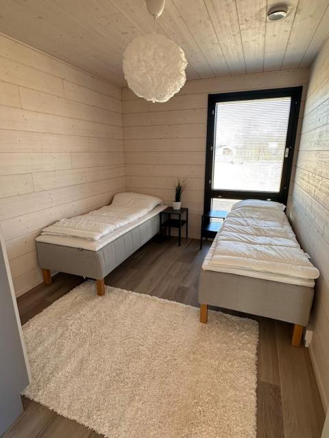 Stunning, modern mini-home 5 miles from the airport!