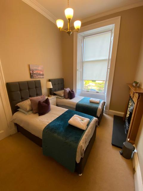 Beautiful & bright 2 bed flat Murrayfield