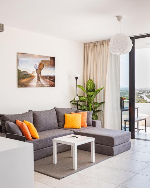 2BR Resort Apartment Pool & Island views E