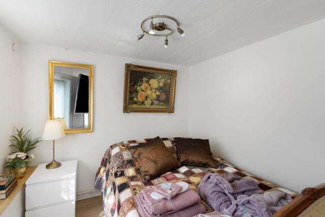 Lara Studio in Laugardalur valley, Reykjavík Central Park and Botanical Garden, Private entrance, FREE Private Parking on side