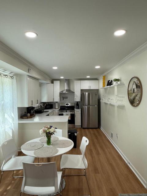 The Landing House ATL - Private 3BR Retreat