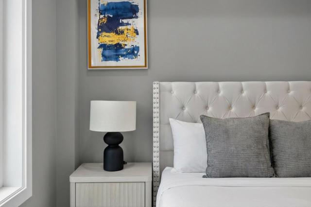 Luxury 2BR Near Stampede Modern AC