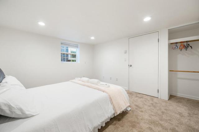Private 2BR Suite near UBC Sleeps 6