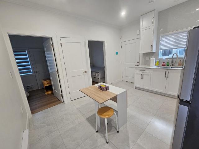 Bright and Modern 4 Bedroom 2 Baths House Suite