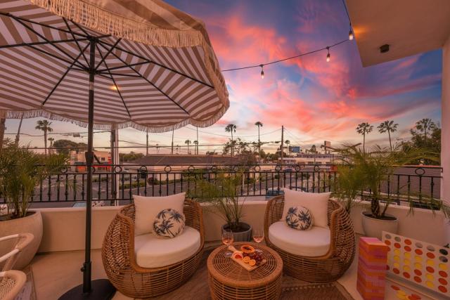 Coastal PB Retreat, King Suite, Firepit & Balcony