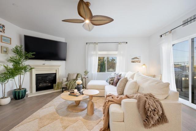 Coastal PB Retreat, King Suite, Firepit & Balcony