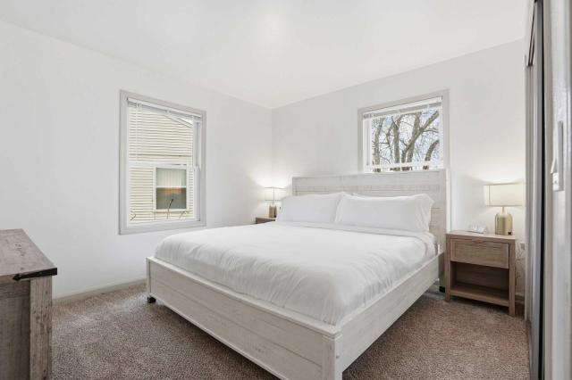 Madison Gem 2BR Family Home with Washer&Dryer AC Parking