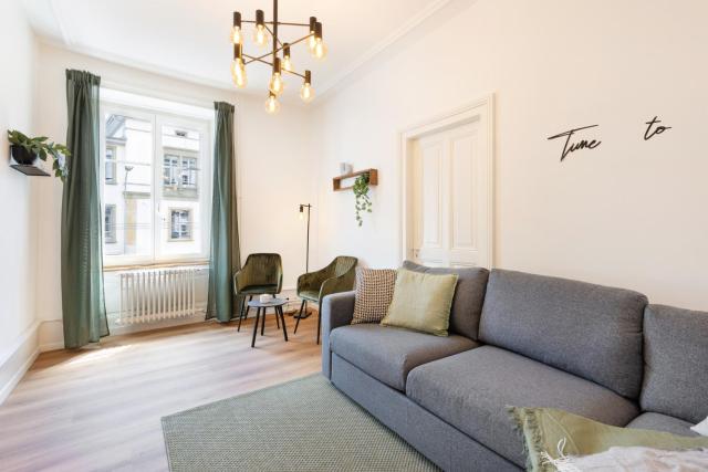 City Views & Spacious Living with Rooftop Terrace