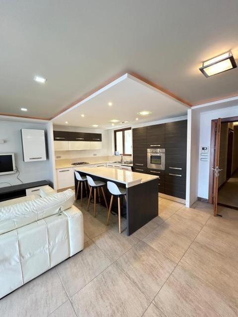 Seaside 3BR Apartment St Pauls Bay