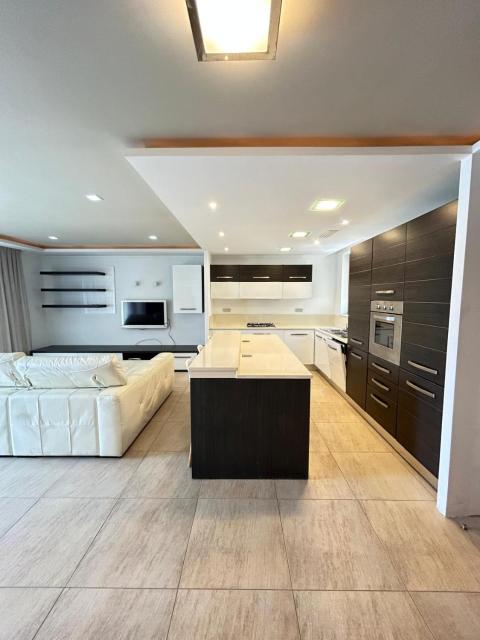Seaside 3BR Apartment St Pauls Bay