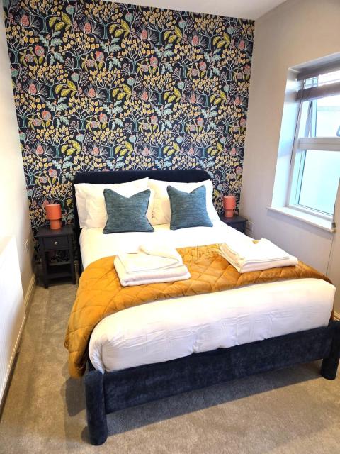 Cosy Cheltenham Retreat, Prime Location, Parking