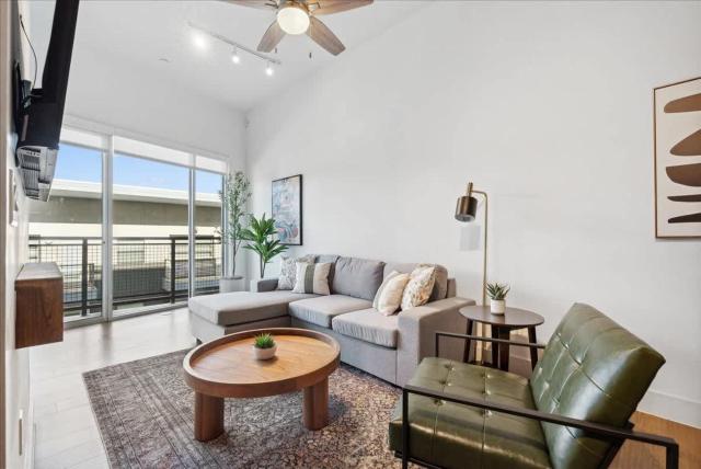 Downtown Loft Dallas Modern Farmhouse no 408