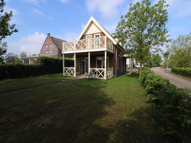 Bungalow in Zuytland by Water and Nature