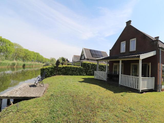 Bungalow in Zuytland Buiten by the Water