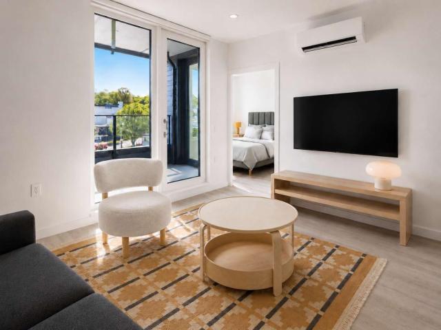 Stylish 1BR by Commercial Drive New Build AC