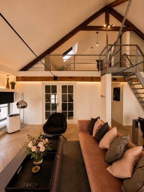 Luxury Penthouse for 4 City View